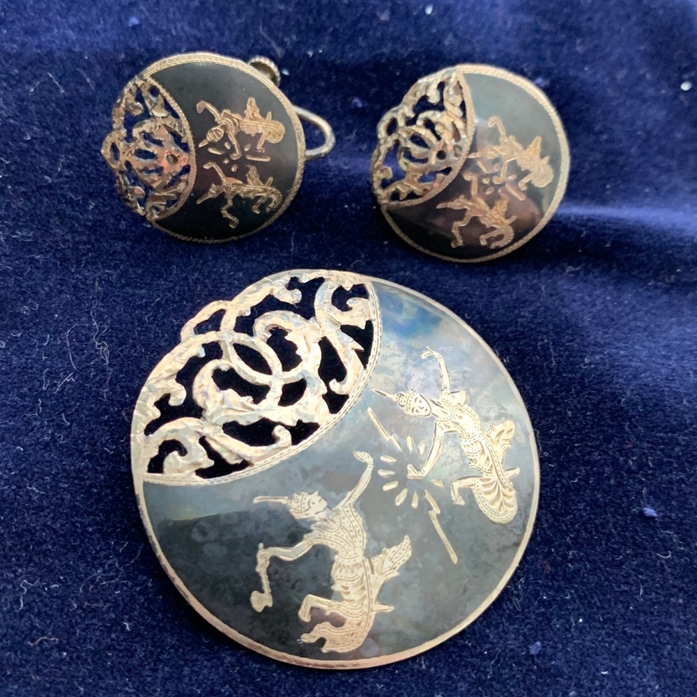 Vintage Siam sterling silver Thai dancers round brooch pin and earrings